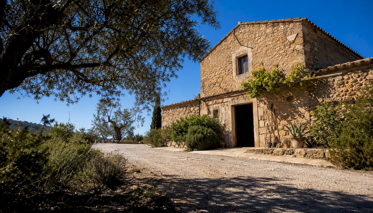 Rural Spanish farmhouse with natural surroundings