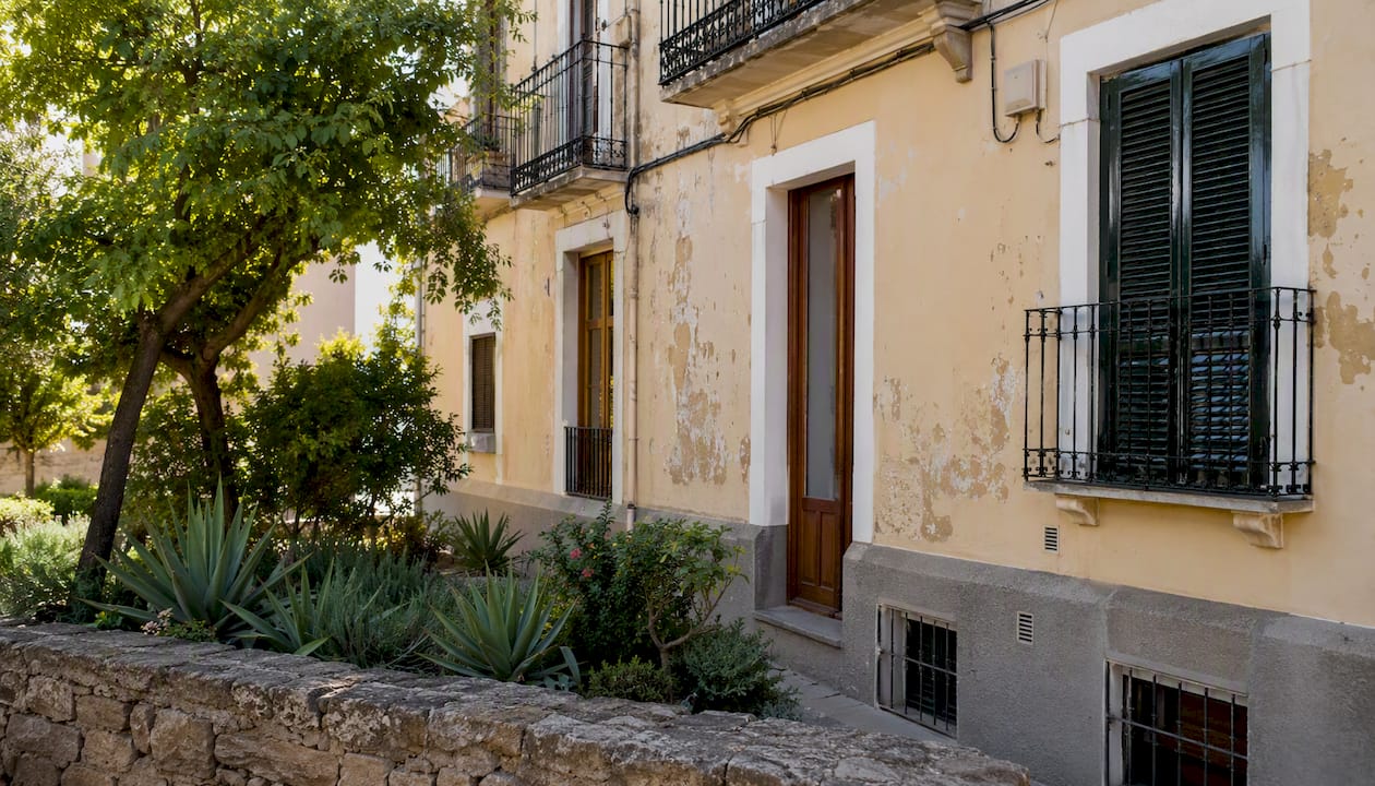 Spanish duplex with basement view
